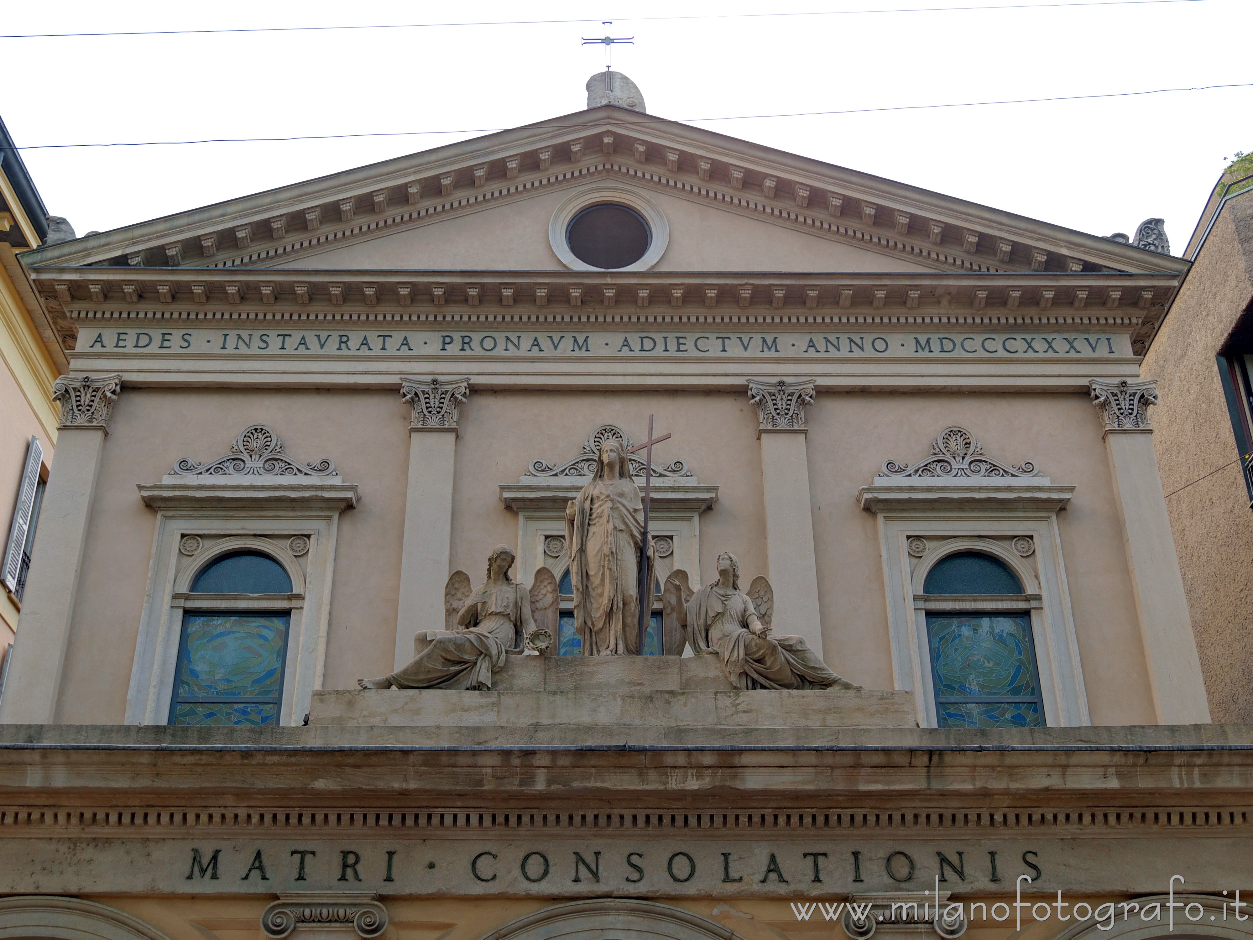 Milano - Metà superiore della facciata della Chiesa di Santa Maria della Consolazione - Foto a piena risoluzione
